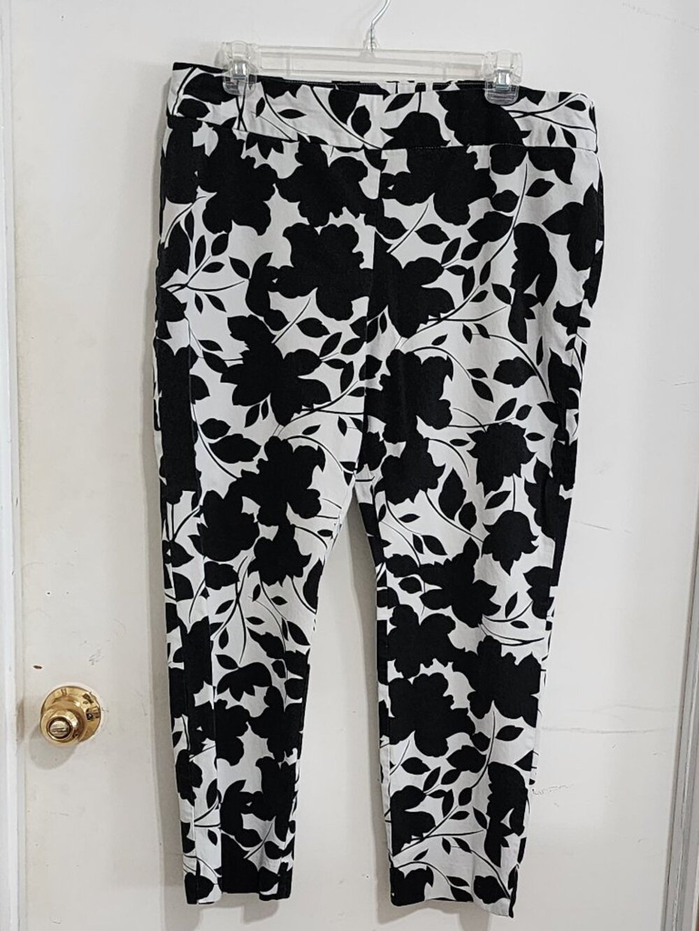 So Slimming by Chicos, Ladies Print Pants, Size 2.5 Regular